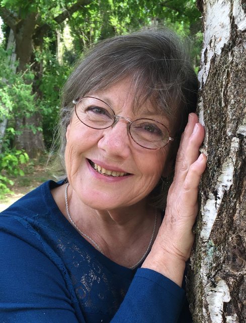 Christiane ANGIBOUS-ESNAULT – Romancière Portrait de Christiane ANGIBOUS-ESNAULT - Romancière, poète & auteur-compositeur-interprète